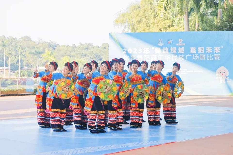 广西台教育广播 | “最炫民族风”来了！2023年“舞动绿城 邕抱未来”体育舞蹈嘉年华民族广场舞比赛