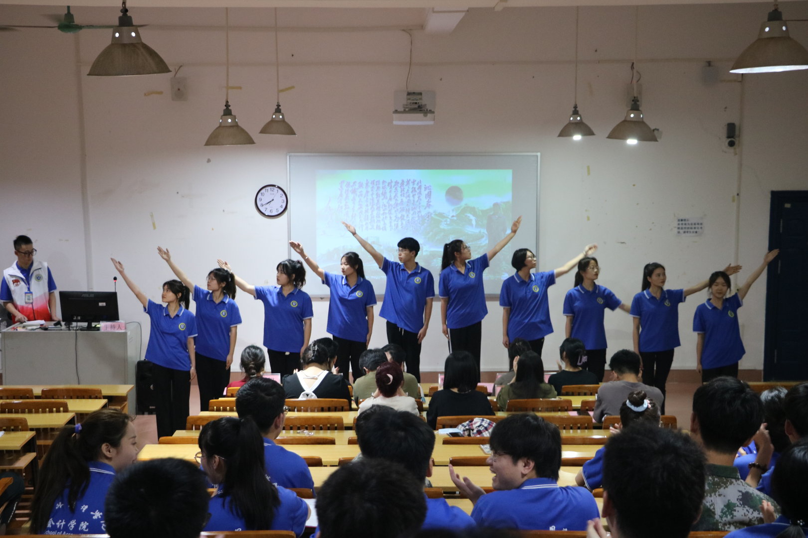 品诗歌,诵经典——会计学院开展读书月“红色诗文朗诵”比赛_党群新闻_会计学院